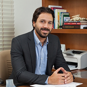 Dr. Gustavo Maximiniano