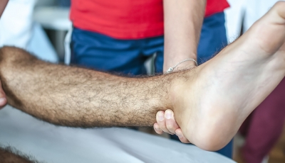 Sintomas de entrose no tornozelo e como é o tratamento