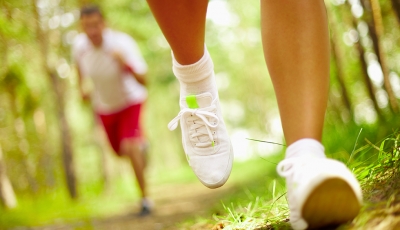  Pare de correr arrastando os pés e fuja das quedas